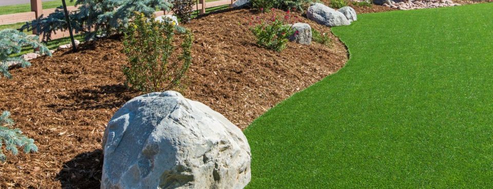 Artificial Grass Fitters: Making Your Lawn Beautiful Year-Round